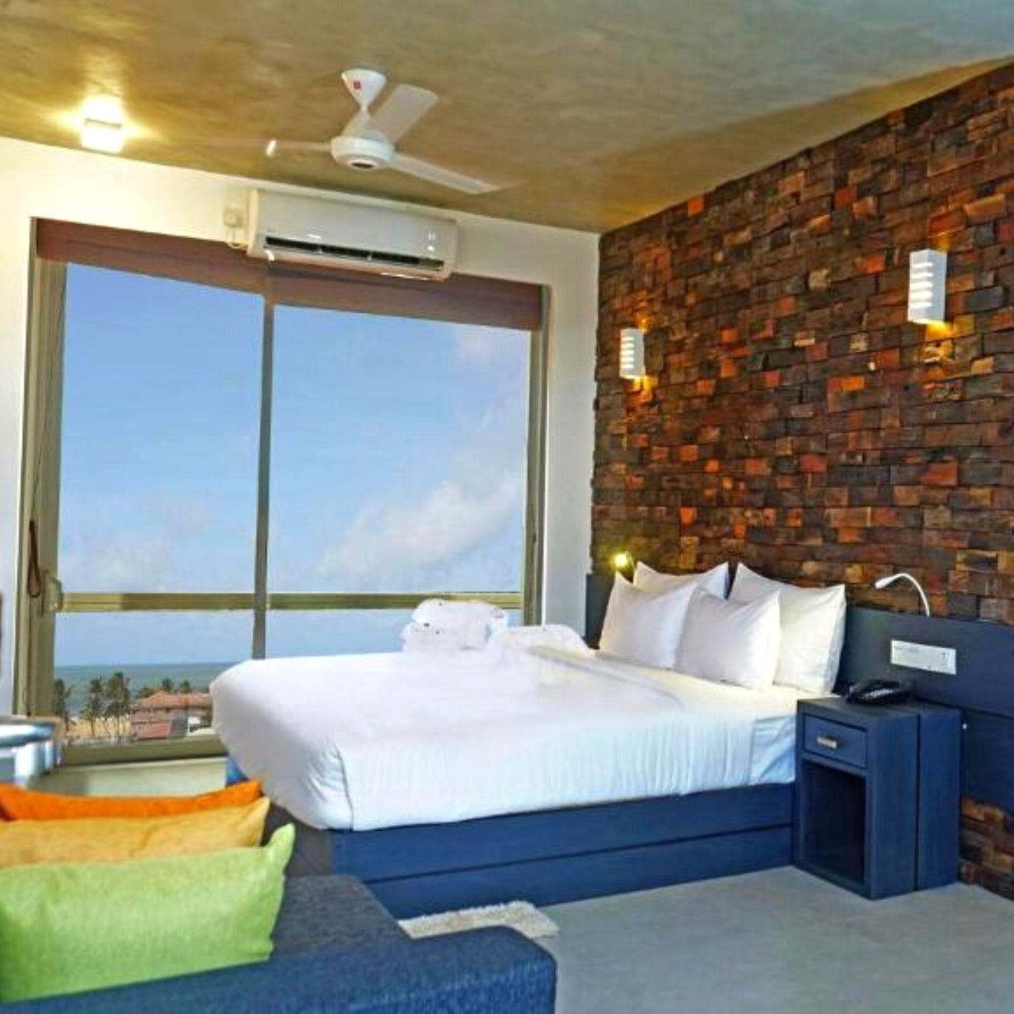 35% offer on Day-stay or 1 night stay package for 2 people with 3-course meals, rooftop bar with a sea view & pool with a Jacuzzi