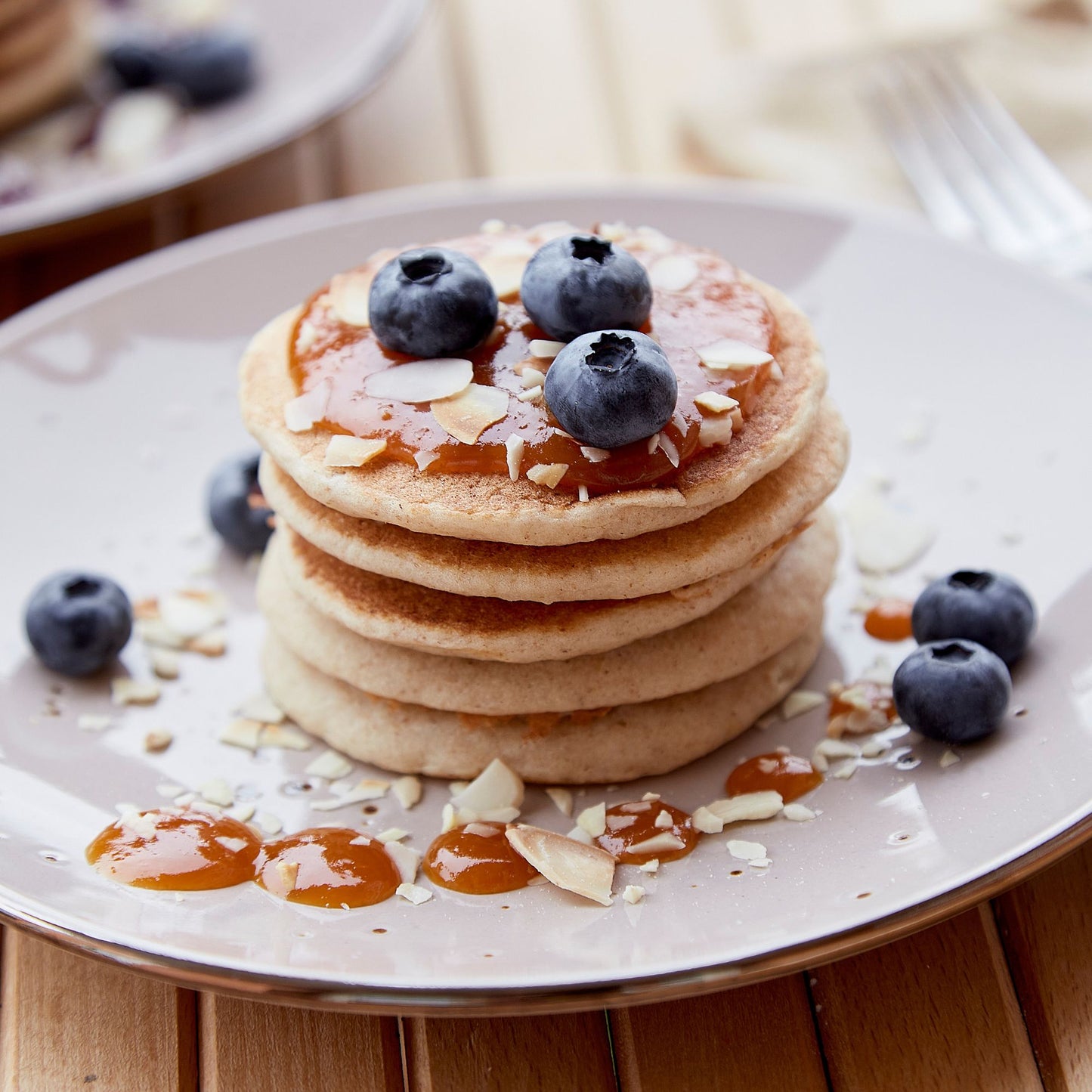 -50% for 2 Sweet waffles or 2 large pancakes + toppings with flavors of your choice at English Cake company Colombo 05