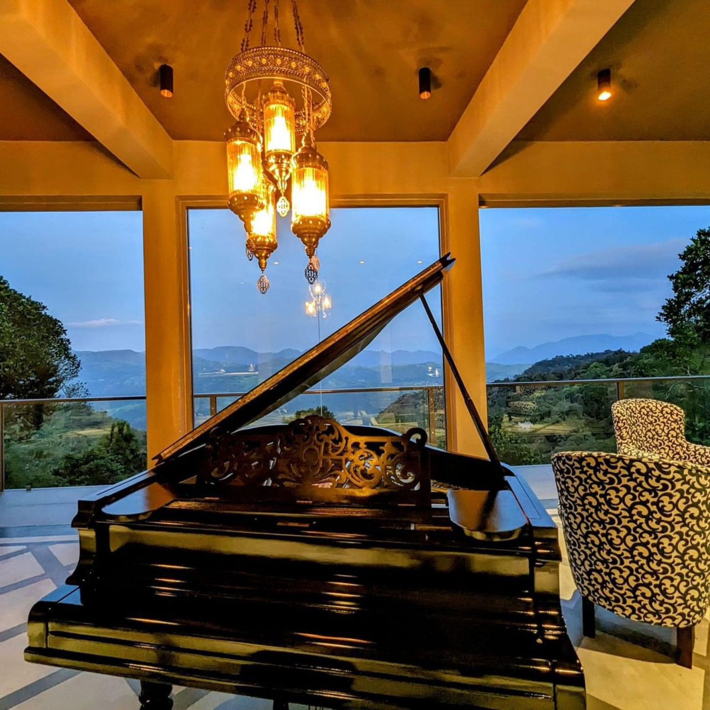 2 or 3 Days in a villa for 2 people: Double luxury rooms with mountain view + half-board dining
