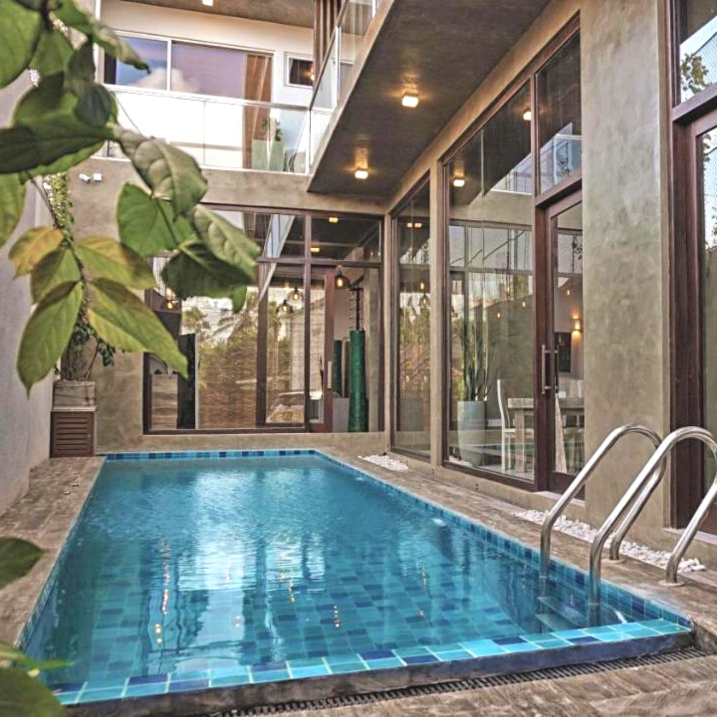 35% offer on Day-stay or 1 night stay package for 2 people with 3-course meals, rooftop bar with a sea view & pool with a Jacuzzi