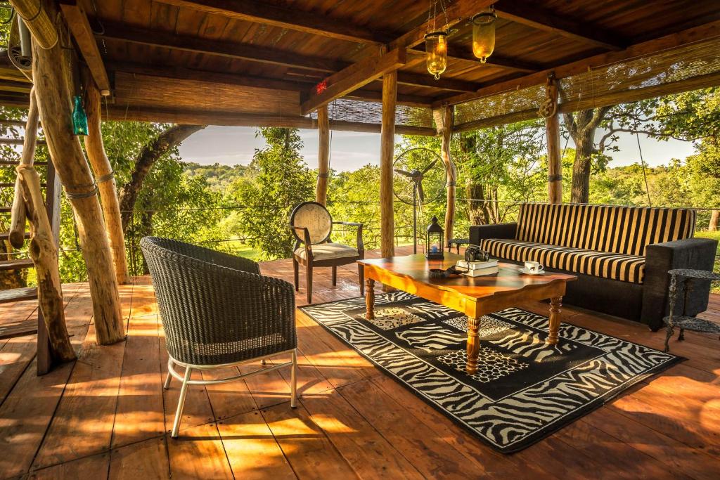 38% OFF for 3 days (2 nights) of Luxury Package in Double Room: Full Board, Private Star Bed, Outdoor Bathtub, Guided Bushwalking and Romantic Meal arrangements!