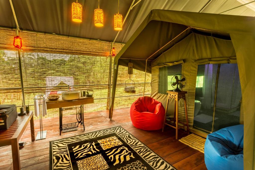 38% OFF for 3 days (2 nights) of Luxury Package in Double Room: Full Board, Private Star Bed, Outdoor Bathtub, Guided Bushwalking and Romantic Meal arrangements!