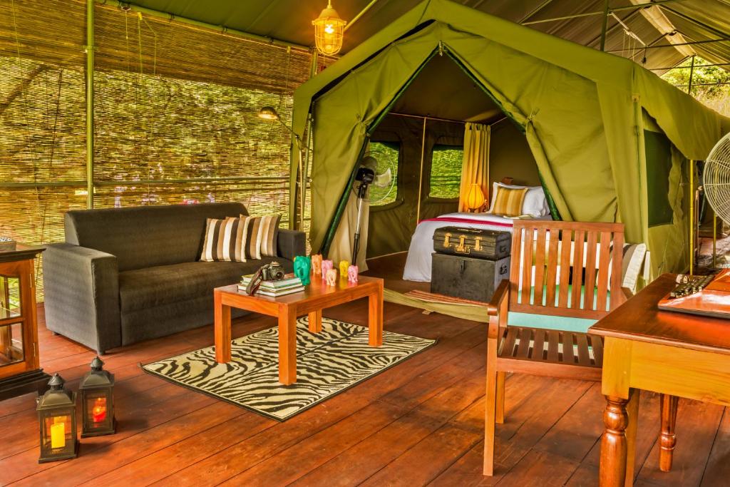 38% OFF for 3 days (2 nights) of Luxury Package in Double Room: Full Board, Private Star Bed, Outdoor Bathtub, Guided Bushwalking and Romantic Meal arrangements!