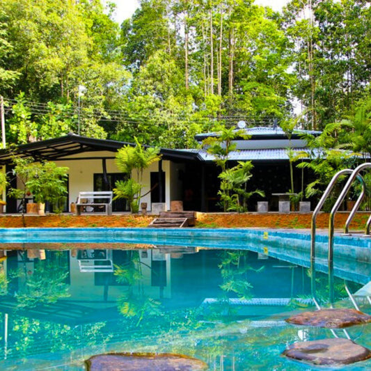 2 Days in a luxury retreat at Kuruwita for 2 or 3 people: full-board dining + swimming pool