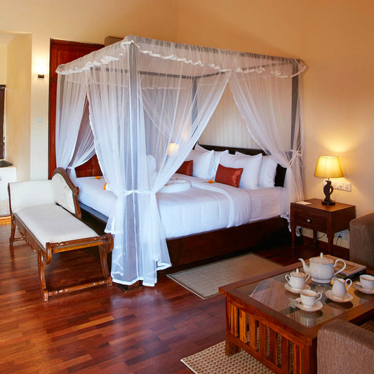 3 or 4 Luxury Days with Private Jacuzzi, Full-board fine dining, Pools & Safari for 2 people