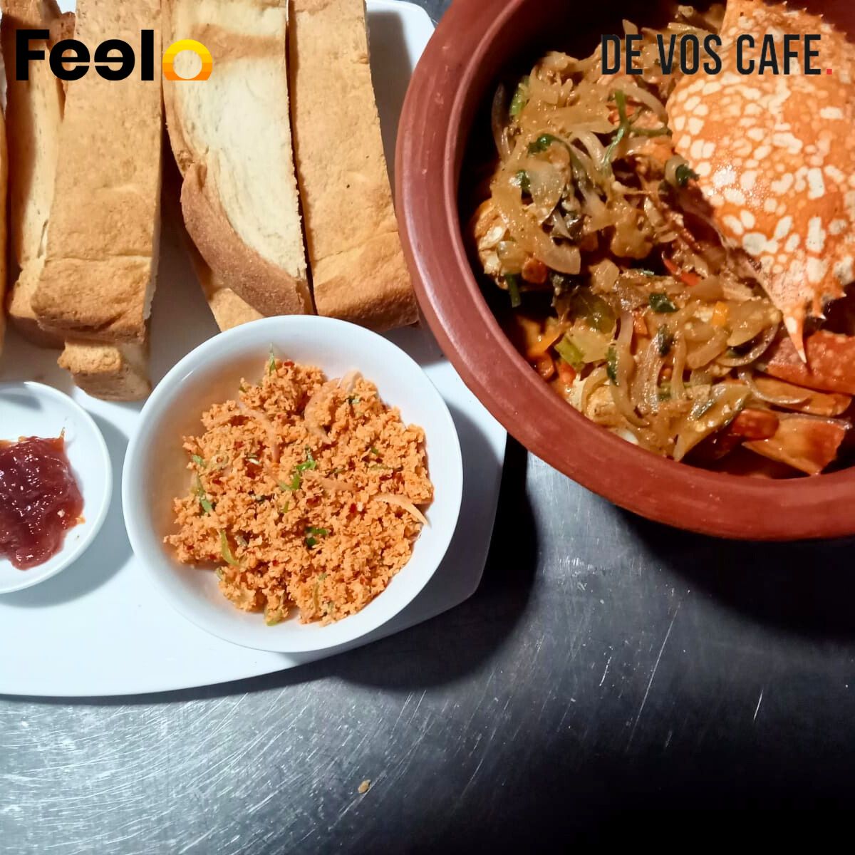 1x Crab or Prawn Curry with 1x Coconut Sambal, 1x Mango Chutney and Crispy Roast Bread: De Vos Cafe's Pearl Special - De Vos Cafe, Colombo 04 | Feelo