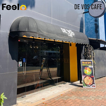 1x Crab or Prawn Curry with 1x Coconut Sambal, 1x Mango Chutney and Crispy Roast Bread: De Vos Cafe's Pearl Special - De Vos Cafe, Colombo 04 | Feelo